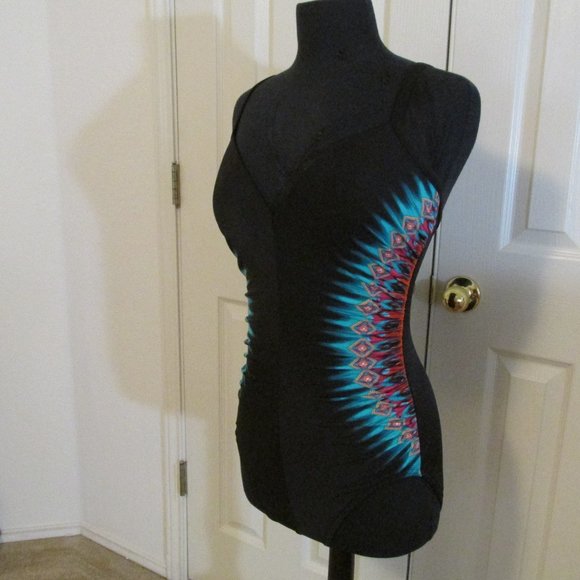 Swimsuite - Picture 2 of 4